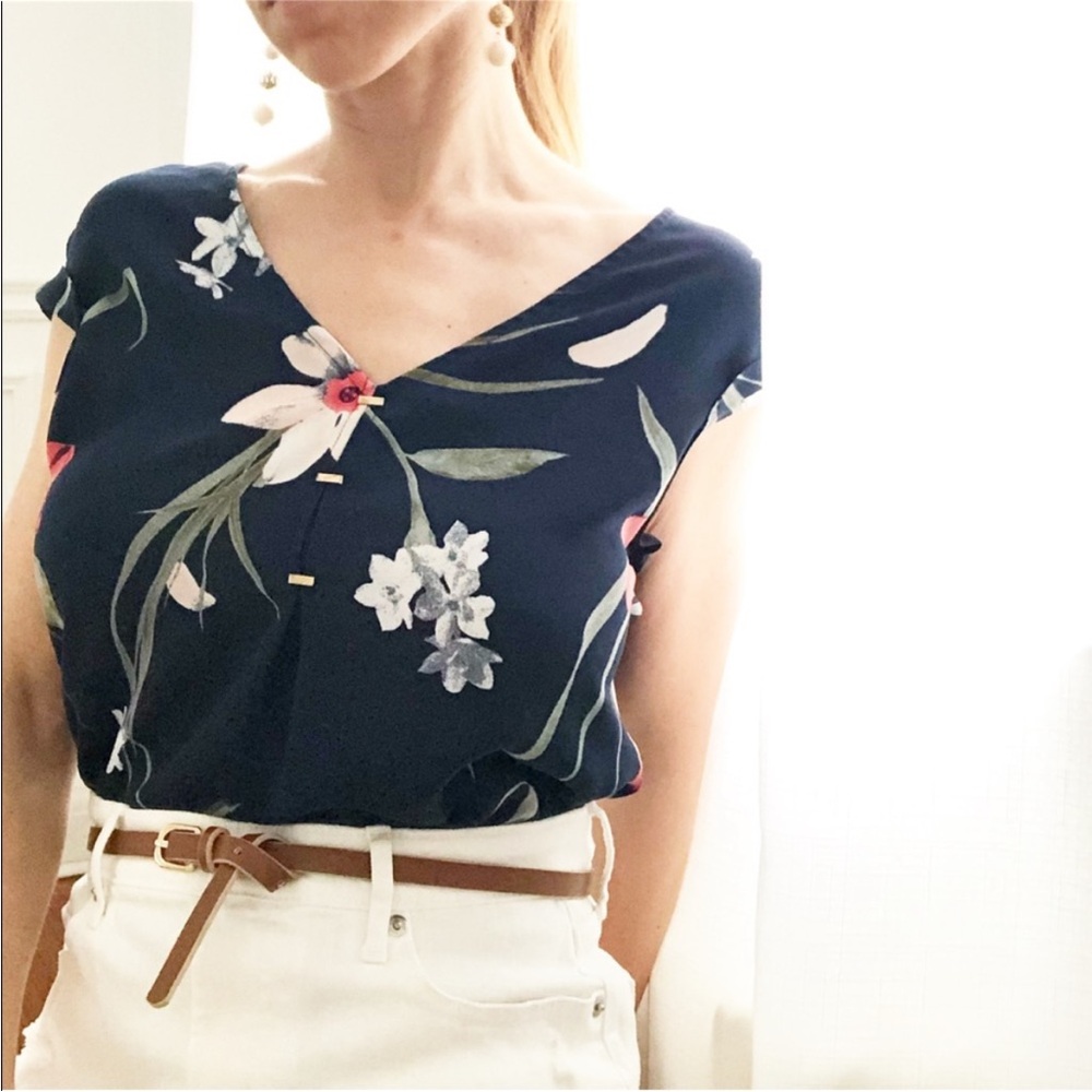 Dynamite Navy Floral V-Neck Cap Sleeve Blouse